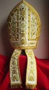 Triregnum (Papal Tiara, Camelaucum, Papal Crown )